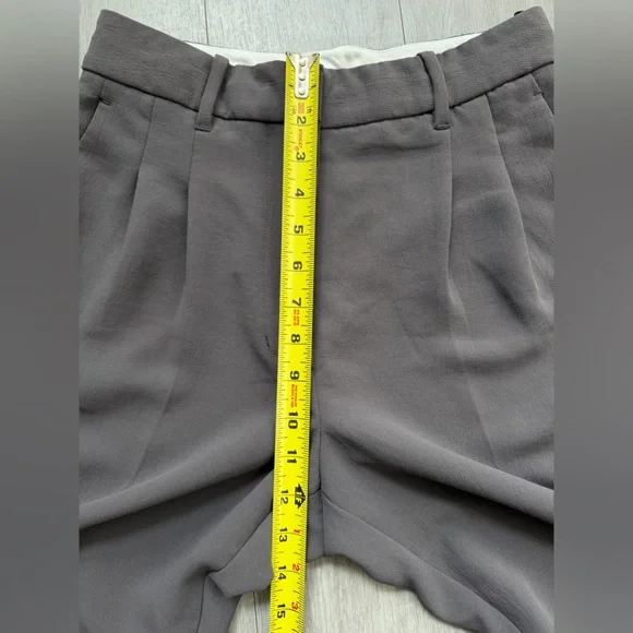 Aritzia Wilfred High‑Rise Crepette Carrot Pant in Dark Grey Size 6 - Picture 8 of 10